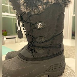 GUC Kamik size 4 youth snow boots